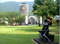 箱根ガラスの森美術館