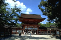 人気観光スポット　下鴨神社